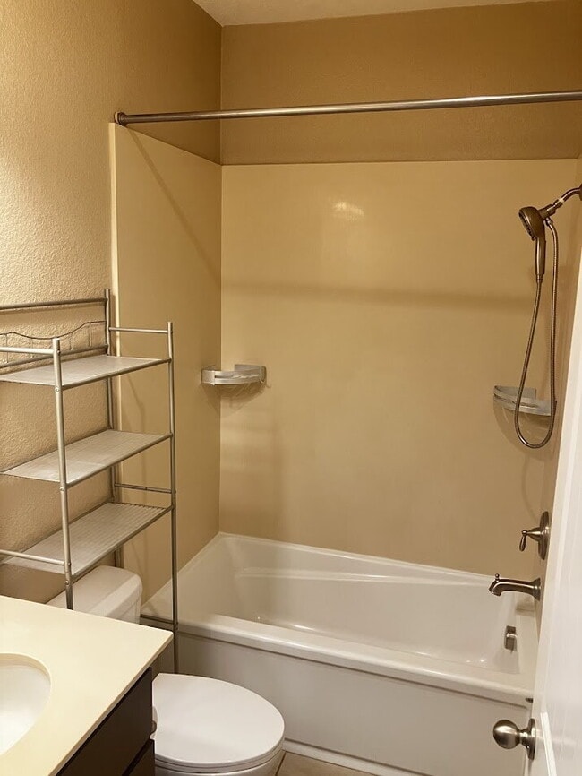 Building Photo - Spacious 4-Bedroom, 2-Bath Rental Home – M...