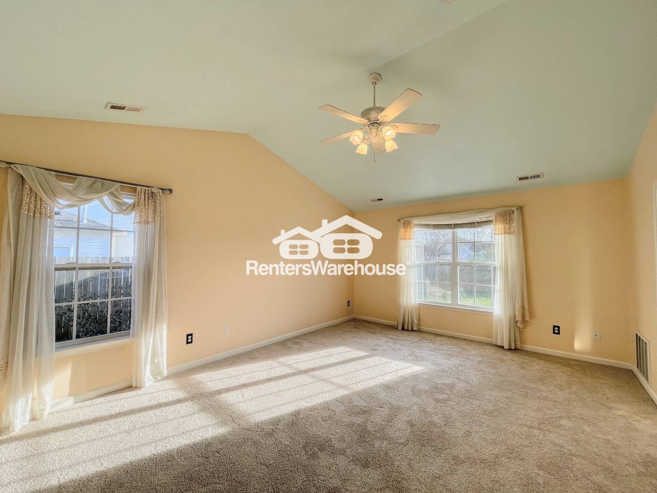 Building Photo - 1009 Hawthorne Farm Terrace