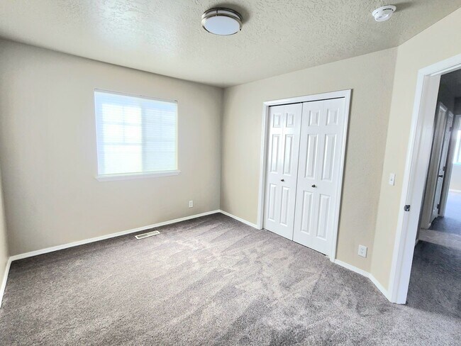 Building Photo - Move In Special- $500.00