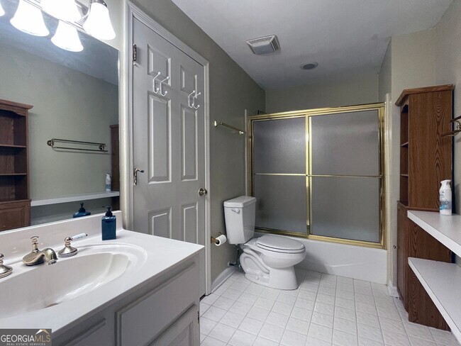 Building Photo - 3550 River Trace Dr