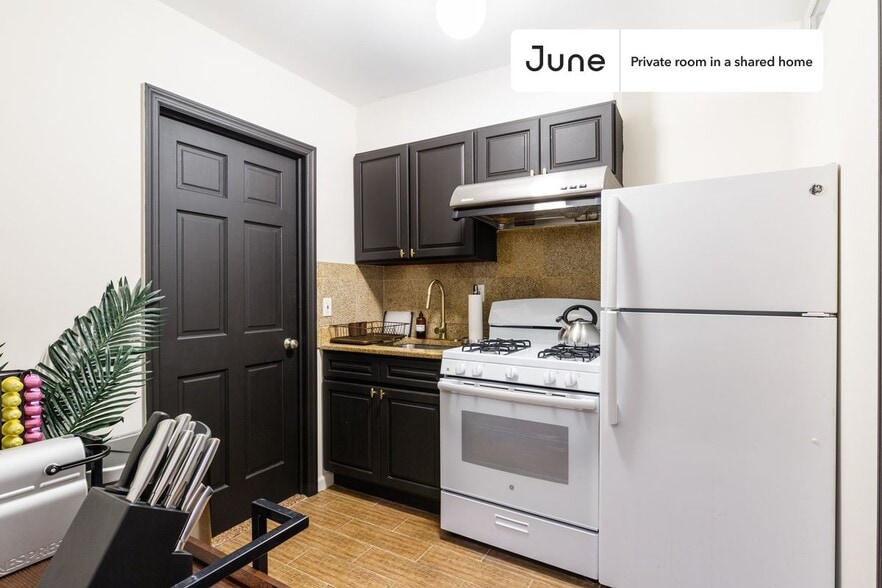 Building Photo - Room in Shared 3 bed/1 bath home in Chinatown