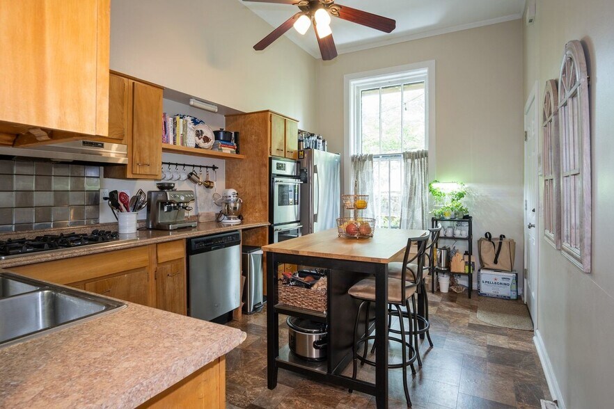 Kitchen - 2119 N Cleveland Ave