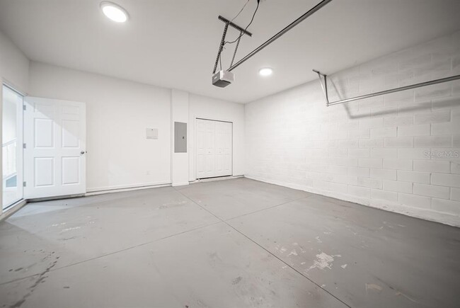 Building Photo - 900 Lakefront Village Dr