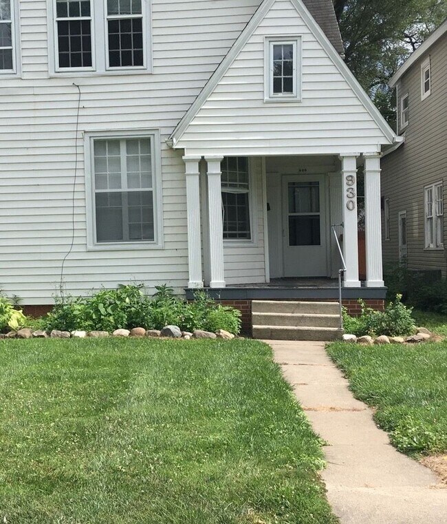Primary Photo - 3 Bedroom Townhouse near Downtown