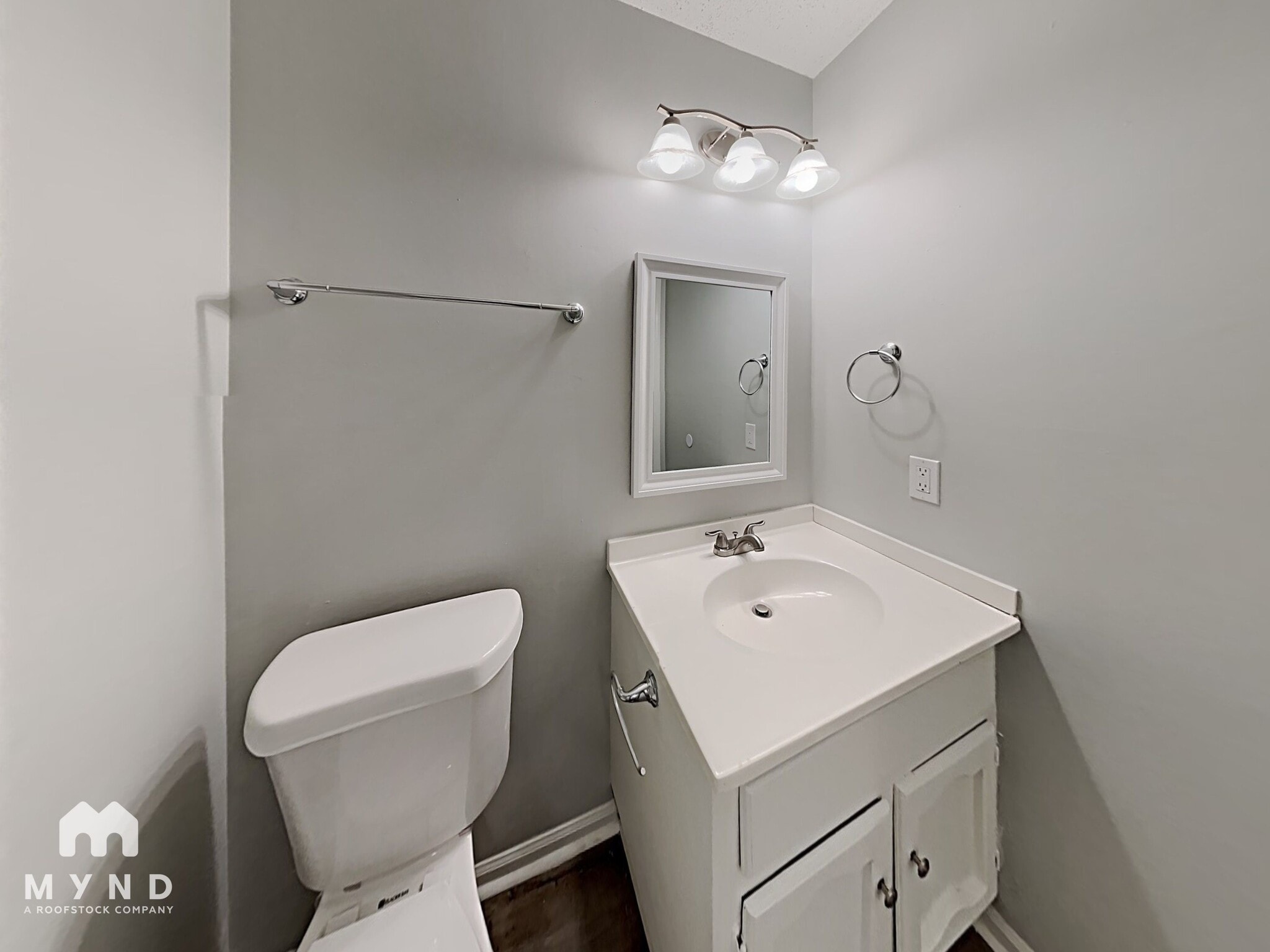 Building Photo - 2708 Laburnum Dr