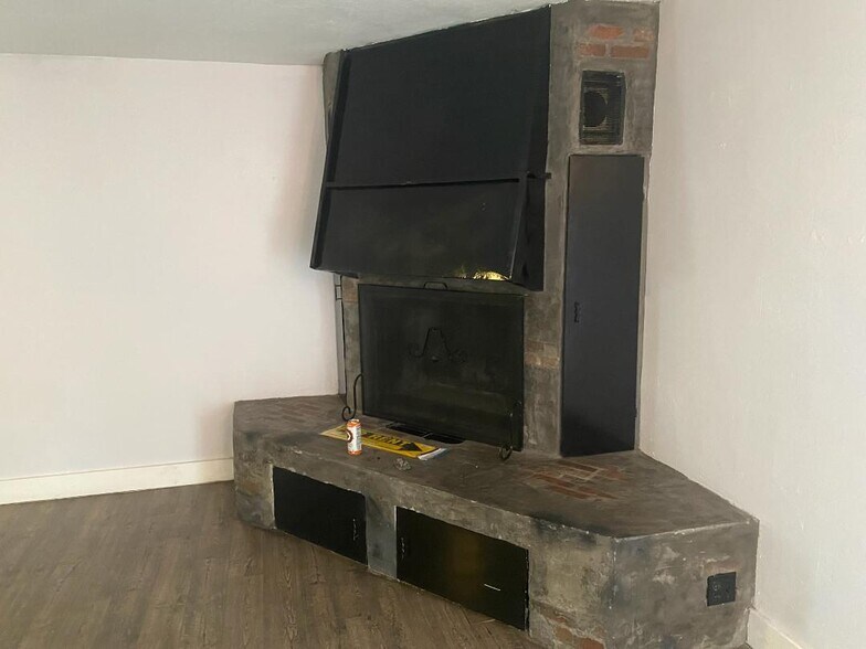 LR fireplace - 2937 E Turquoise Dr