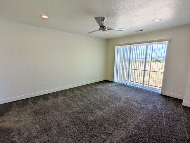 Building Photo - 566 Lewski Ln