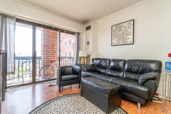 Building Photo - 15 N Beacon St