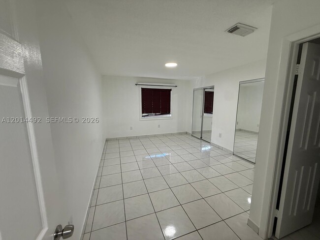 Building Photo - 2212 W 74th St