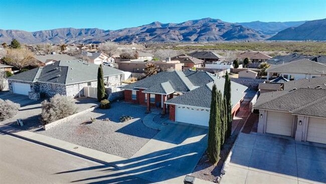 Building Photo - 2409 Saguaro Loop