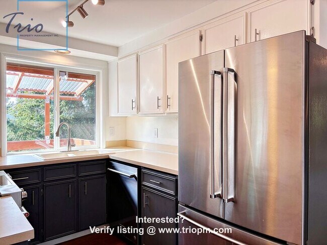 Building Photo - 3834 Onyx St