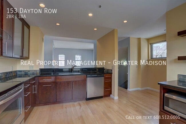 Building Photo - 153 Dayton Row