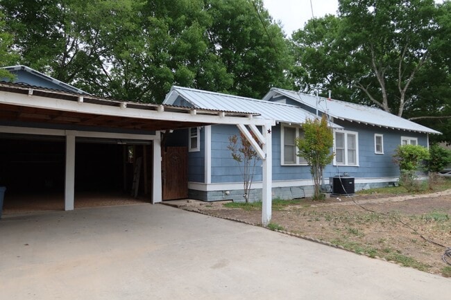 Building Photo - Charming 2 Bedroom, 2 Bath Home on Corner ...