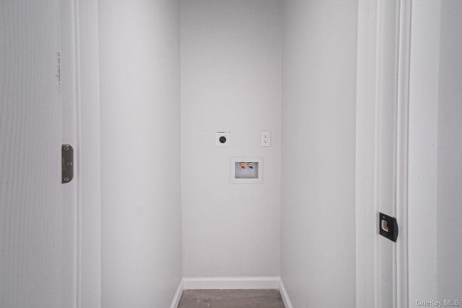 Building Photo - 224 Amber St