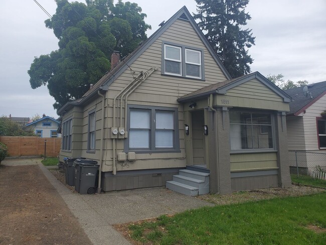 Primary Photo - Rent Ready For New Tenants!! 1 Bed, 1 Bath...