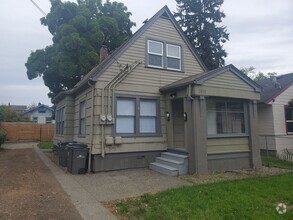 Building Photo - Rent Ready For New Tenants!! 1 Bed, 1 Bath...