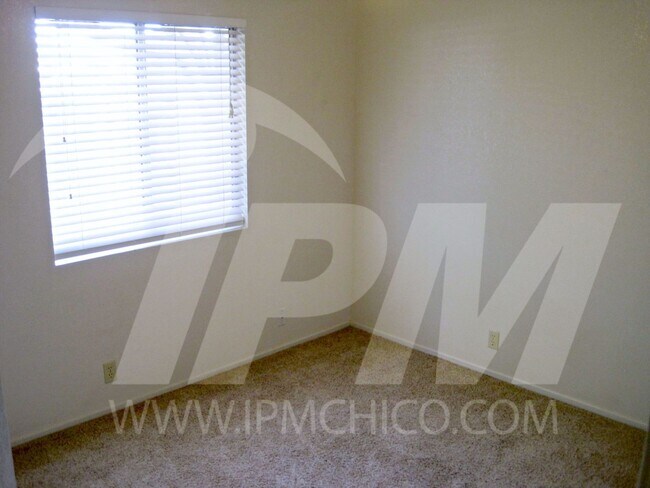 Building Photo - 63 Glenshire Ln