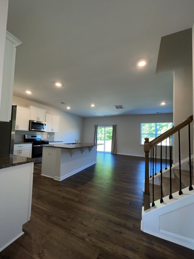 Building Photo - Beautiful Fountain Inn Home