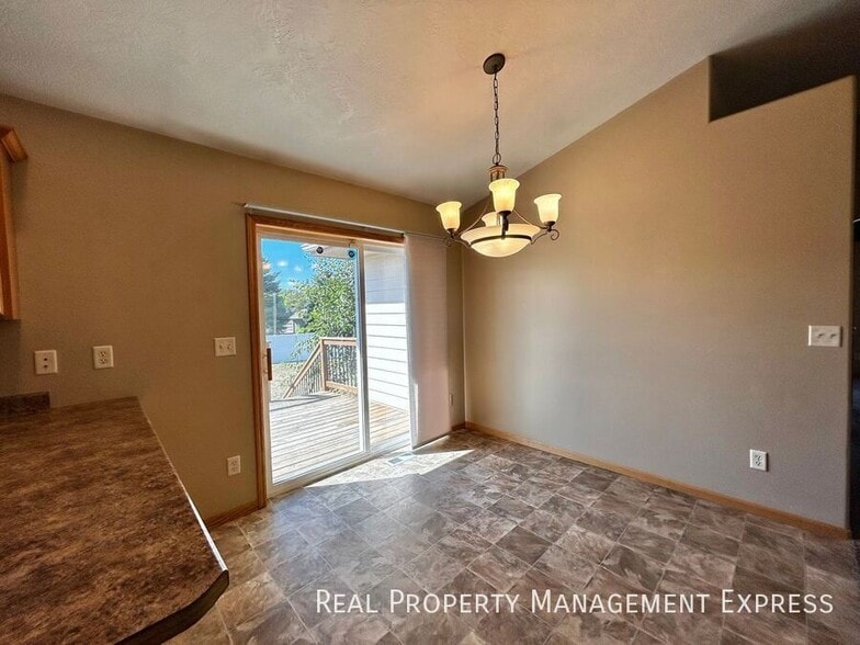 Building Photo - 7636 S Rose Crest Ct