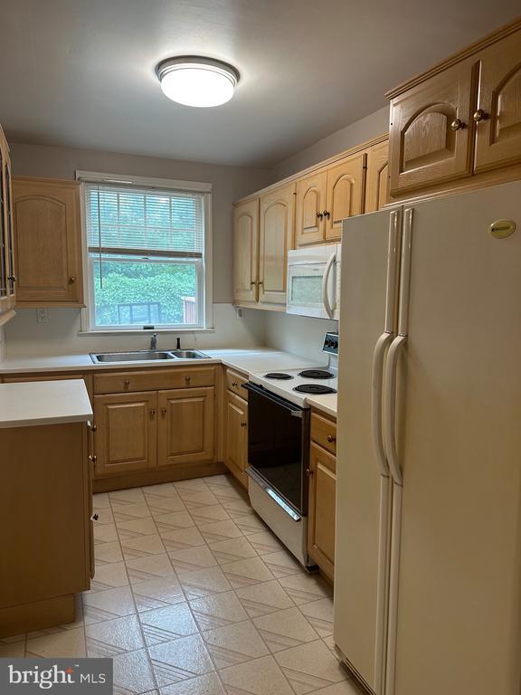 Building Photo - 2308 Highland Ave