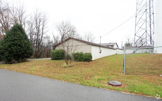 Building Photo - 108-112 Medical Ct