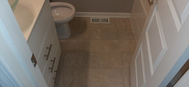 Building Photo - HURRY THIS WON'T LAST LONG! Gorgeous 3 bed, 2 bath in beautiful Parkville!