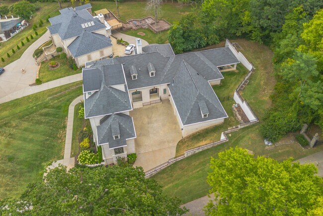 Building Photo - 5014 Mountview Pl