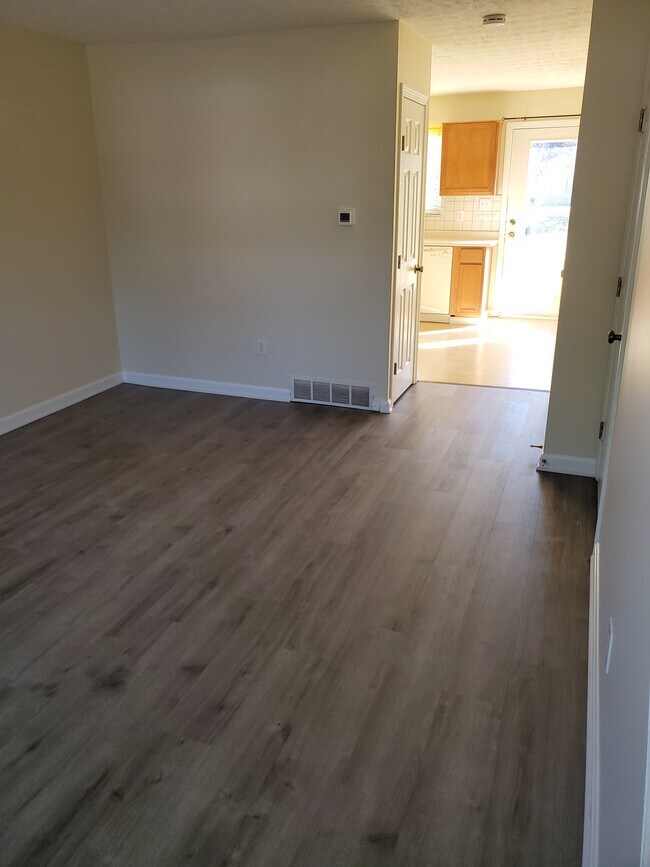 Building Photo - 1215 Weybridge Rd