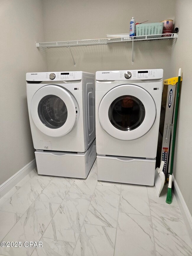 Building Photo - 8645 Weekend Dr