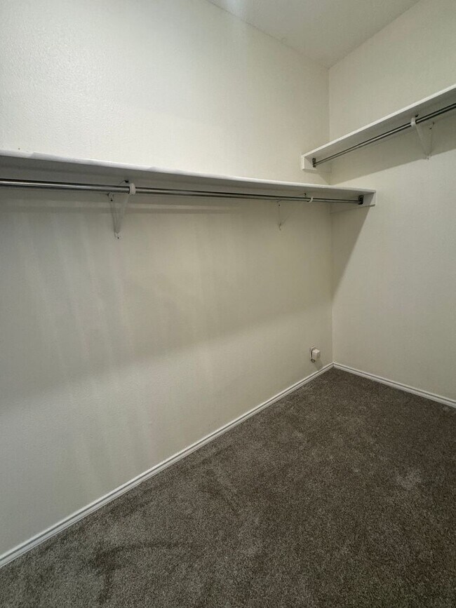 Building Photo - GATED COMMUNITY  |  STONE OAK  |  4 BEDROOMS + HUGE LOFT  |  SMALL LOFT/NURSERY/OFFICE/  |  EXCEL...