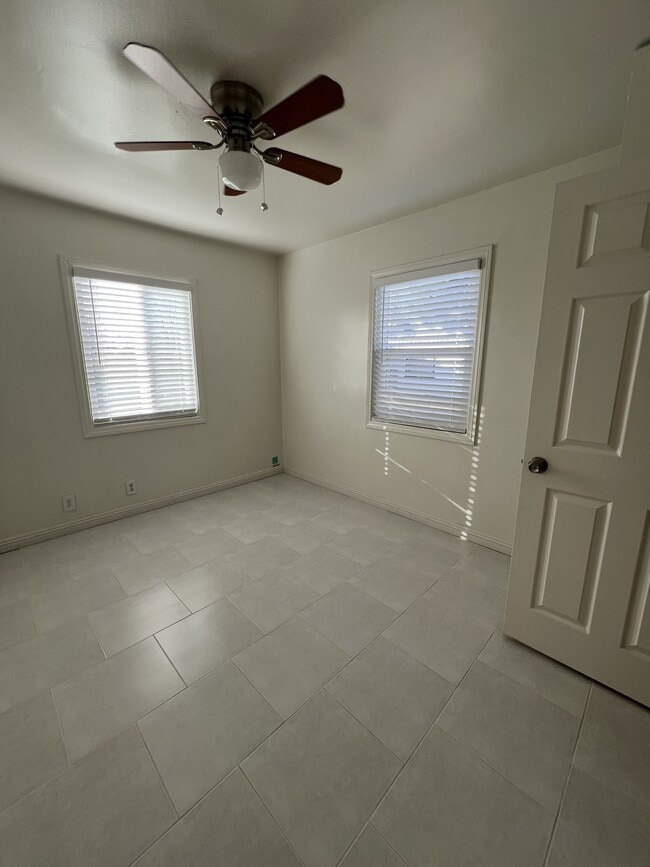 Building Photo - 554 S Willow Ave