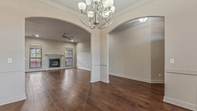 Building Photo - Sign a lease before March 31st and get 50% off one month’s rent, redeemable from the 2nd–12th month.