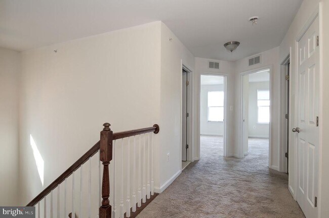 Building Photo - 3401 Eagle Ridge Dr