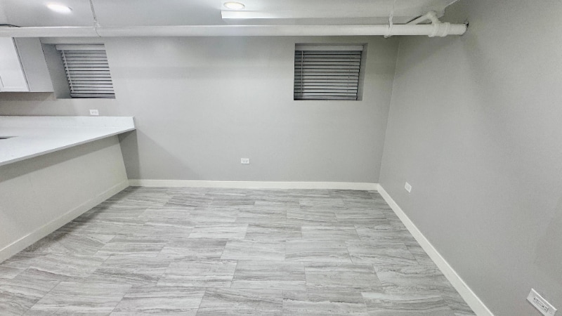 Building Photo - 5454 W Berteau Ave