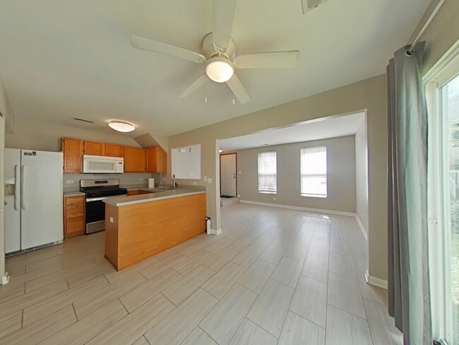Building Photo - 1101 Symphony Dr
