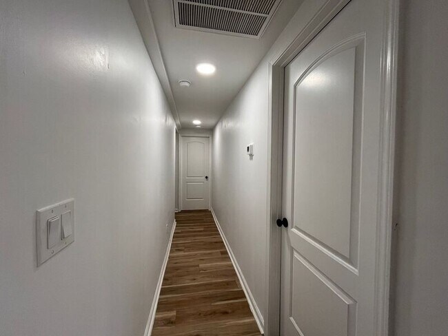 Building Photo - 1116 E Geer St