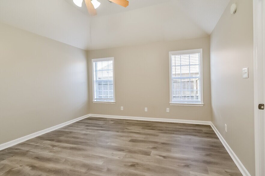 Building Photo - 7843 Plantation Ridge Cove