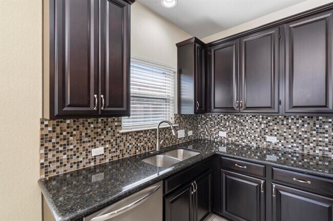 Building Photo - 105 Checkerspot Ct