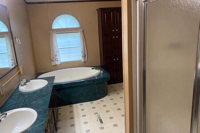 Building Photo - 2687 1st Ave NW