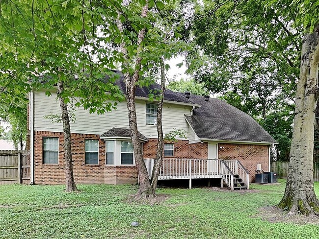 Building Photo - 5913 Sycamore Manor Cove