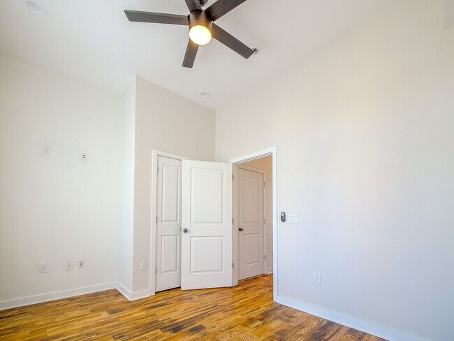 Building Photo - Three Bedroom Modern Olde Kensington Condo with Roofdeck