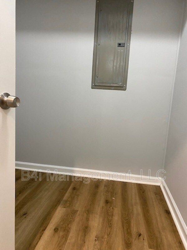 Building Photo - 255 Robert E Lee Dr