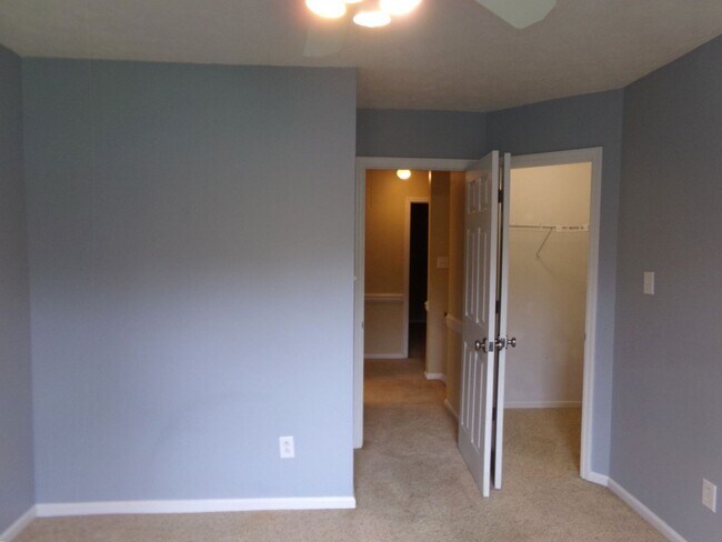 Building Photo - Beautiful 2 story home located on a cul-de-sac
