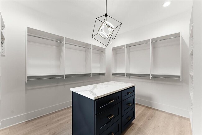 Building Photo - 151 S Pointe Dr