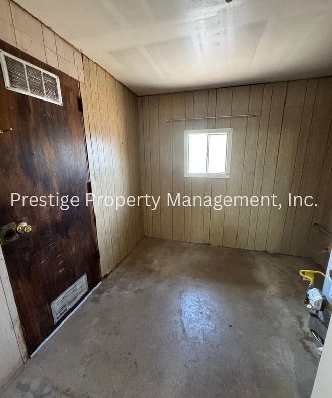 Building Photo - Charming, Centrally Located Brick House!