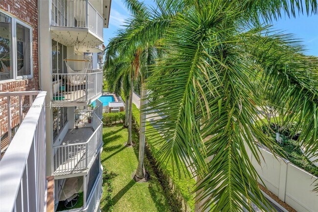 Building Photo - 3181 S Ocean Dr