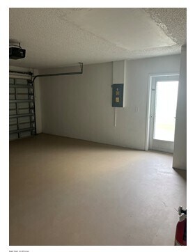Building Photo - Mom's Rental