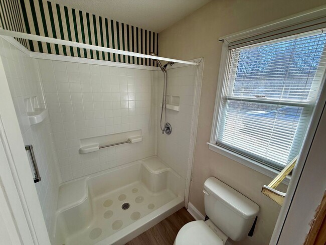 Building Photo - Charming Brick Home in Rembert!