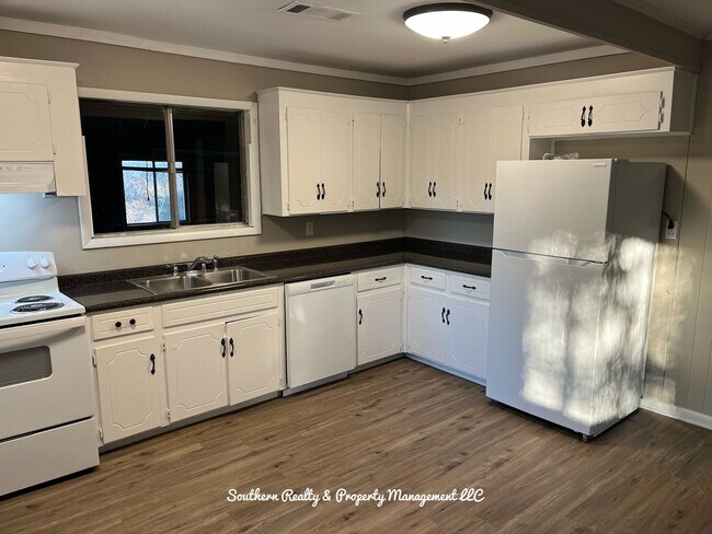 Building Photo - Newly Remodled Wetumpka Home