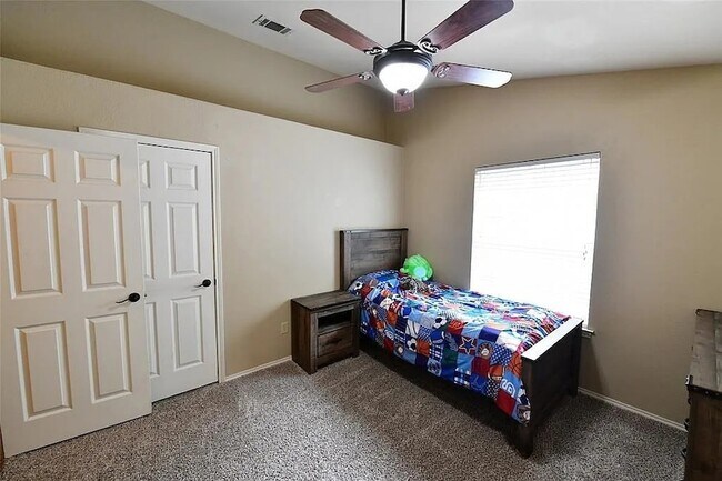 Building Photo - 525 Blair Meadow Dr